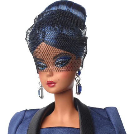 Barbie Panenka v safírově modré róbě HRM60