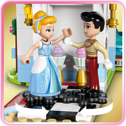 LEGO® Disney Princess™ 43275 Popelčin zámek a koč s koňmi