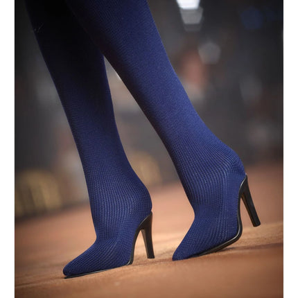 Barbie Panenka v safírově modré róbě HRM60