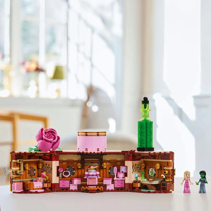 LEGO® Wicked 75683 Studentská kolej Glindy a Elphaby