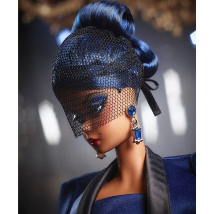 Barbie Panenka v safírově modré róbě HRM60