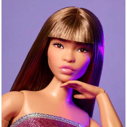Barbie Looks brunetka v růžových mini šatech HRM16