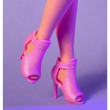 Barbie Looks brunetka v růžových mini šatech HRM16