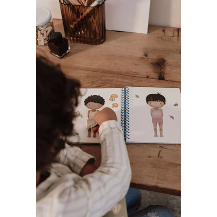 Kniha oblékací se samolepkami Forest Friends