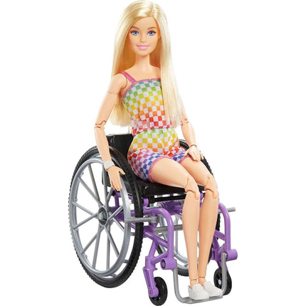 Barbie Modelka na invalidním vozíku v kostkovaném overalu HJT13