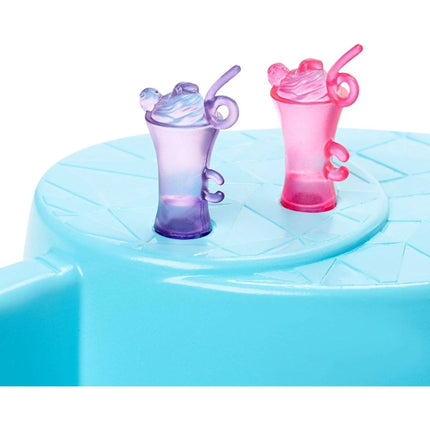 Barbie Panenka a bazén GHL91