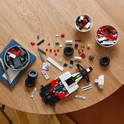 LEGO® Icons 10330 McLaren MP4_4 a Ayrton Senna