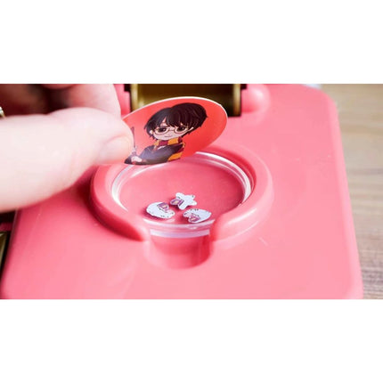 Výroba odznaků Harry Potter