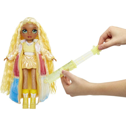 Rainbow High Zimní fashion panenka Sunny