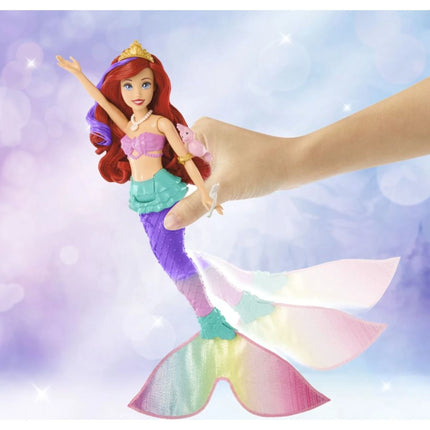 Plavající malá mořská Víla Ariel - Disney Princezny