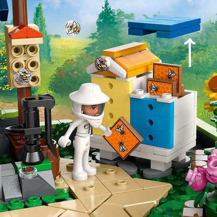 LEGO® Friends 42669 Dům včelařů a květinová zahrada