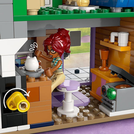 LEGO® Friends 42670 Apartmány a obchody v městečku Heartlake