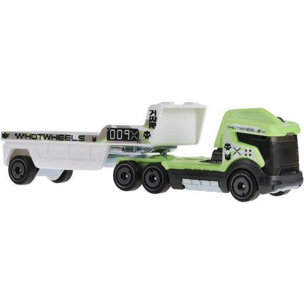 Hot Wheels Tahač 2024 Racing Convoy