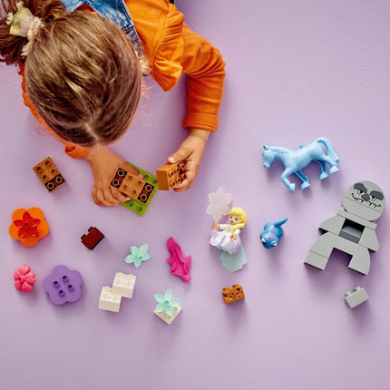 LEGO® DUPLO® Disney 10418 Elsa a Bruni v začarovaném lese - Ledové království