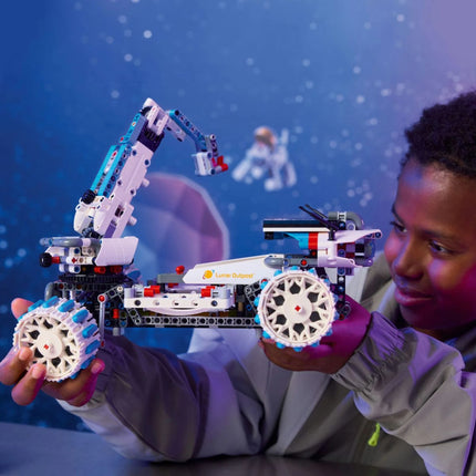LEGO® Technic 42211 Lunární rover Lunar Outpost™
