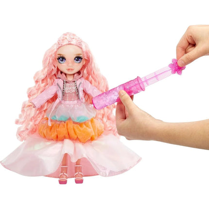 Rainbow High Zimní fashion panenka - Bella (Pink)