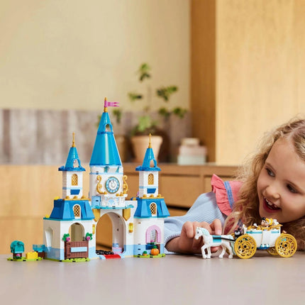 LEGO® Disney Princess™ 43275 Popelčin zámek a koč s koňmi